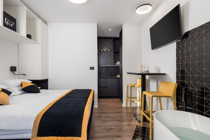 SOBA ARTQART BLACK, Apartmani Art Quart Rijeka
