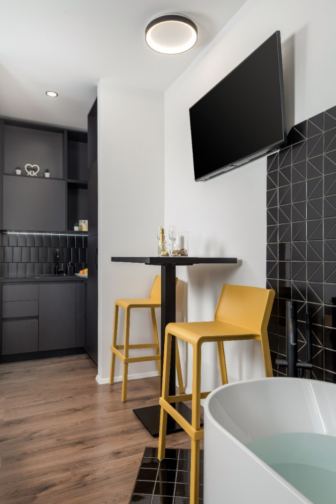 SOBA ARTQART BLACK, Apartmani Art Quart Rijeka