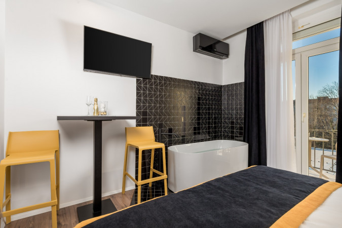 SOBA ARTQART BLACK, Apartmani Art Quart Rijeka