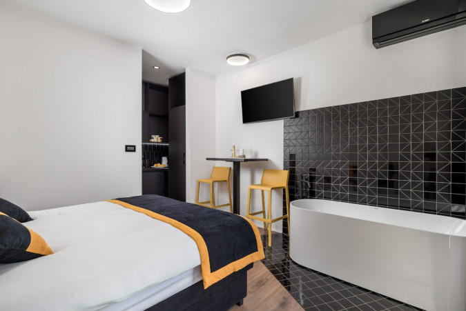 SOBA ARTQART BLACK, Apartmani Art Quart Rijeka