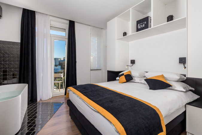 SOBA ARTQART BLACK, Apartmani Art Quart Rijeka